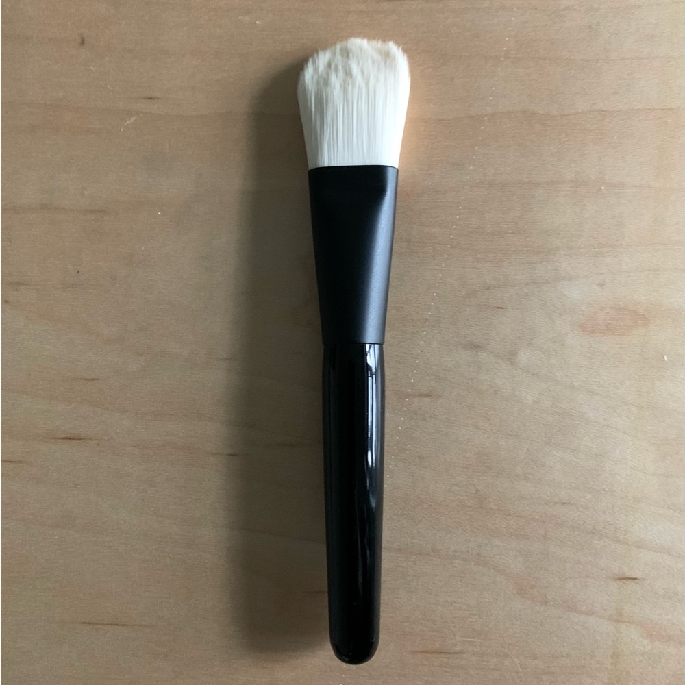 Westman Atelier Foundation Brush